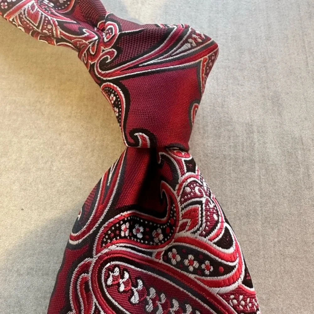 Synergy XL Red Paisley Tie - Stain Resistant